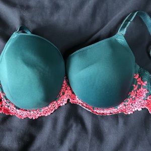 Wacoal 34DDD teal and pink Embrace Lace tshirt bra
